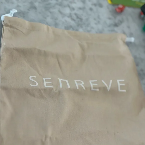 Aria belt bag from Senreve - forest green in color - Picture 6 of 8